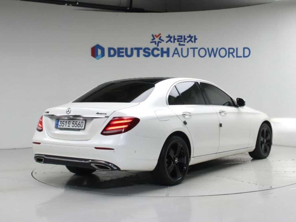 Mercedes Benz E class - Vista 2