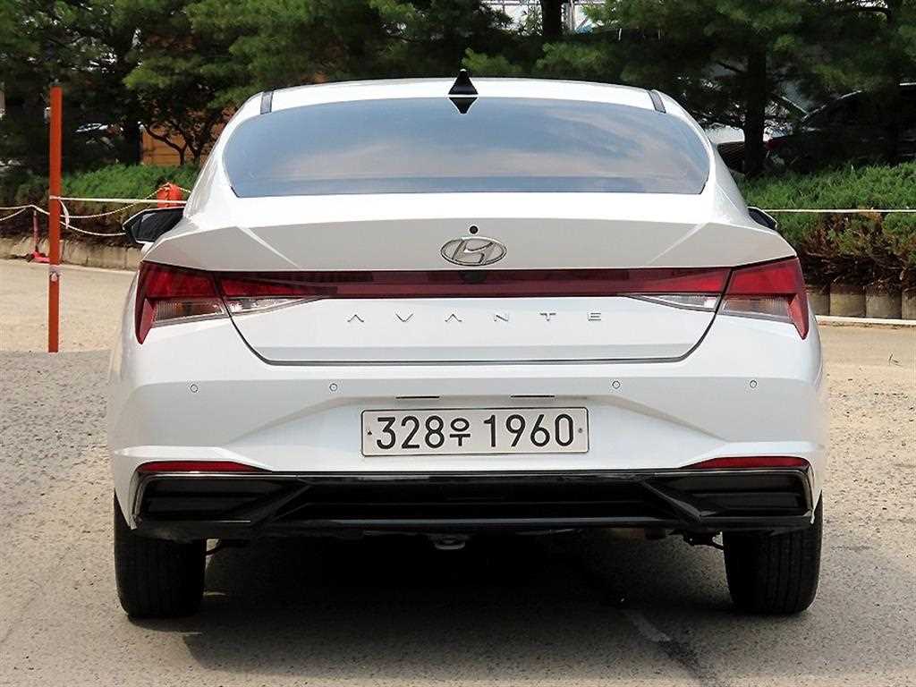 HYUNDAI Avante - Vista 6