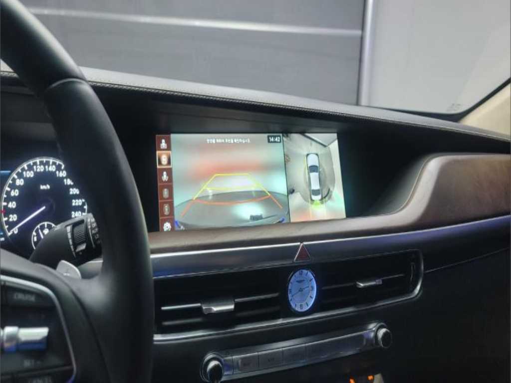 Genesis G90 - Vista 10