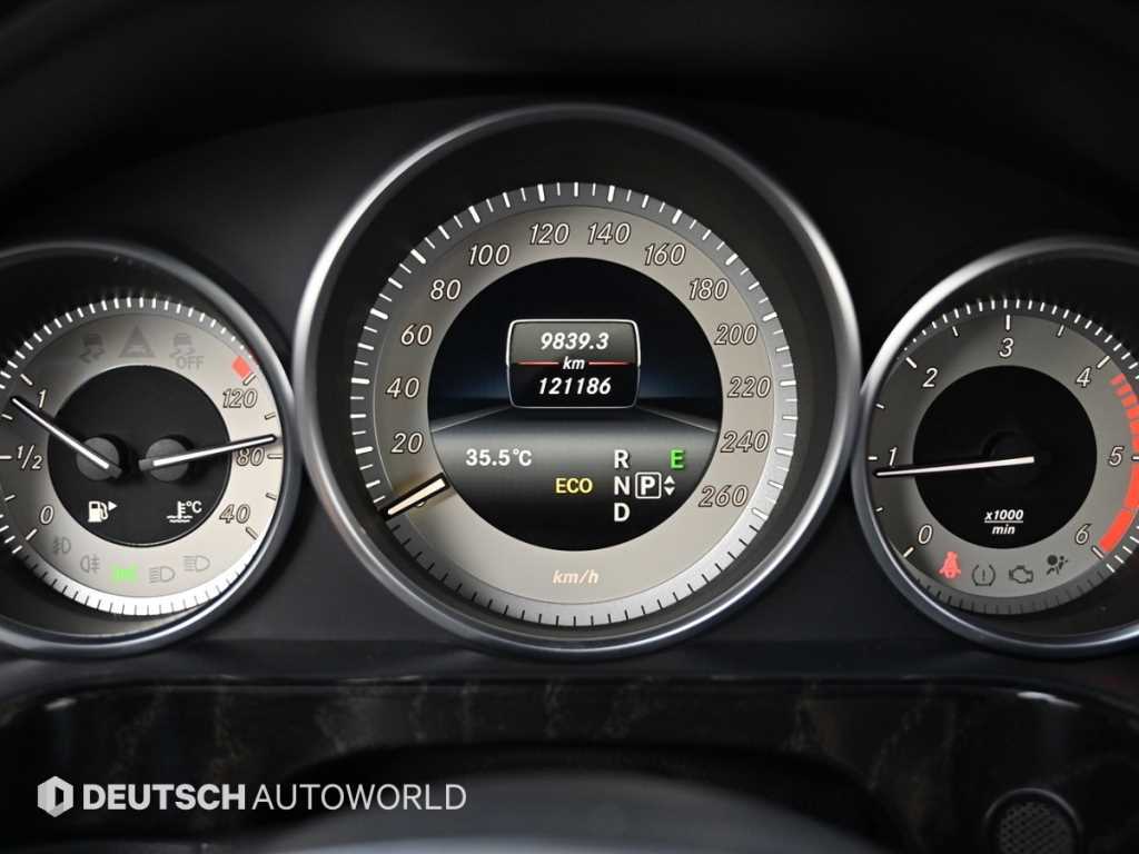 Mercedes Benz E class - Vista 10