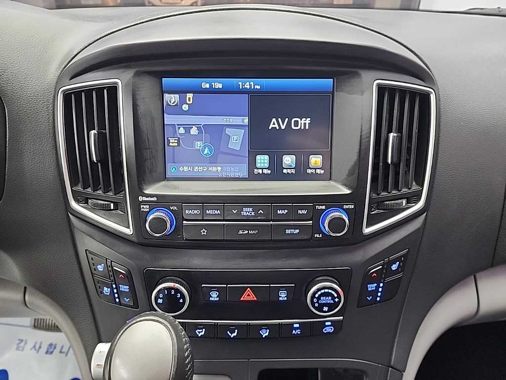 HYUNDAI Starex - Vista 12