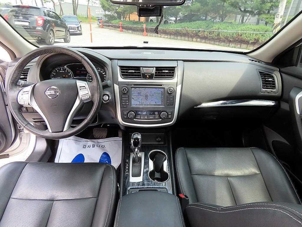 Nissan Altima - Vista 9