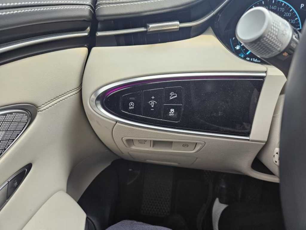 Genesis GV70 - Vista 8