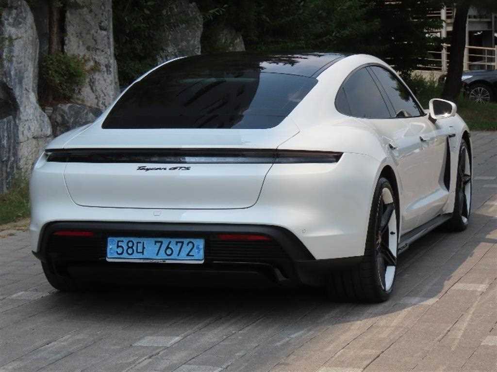 Porsche Taycan - Vista 3