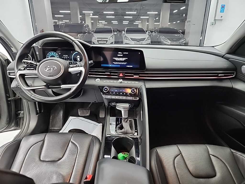 HYUNDAI Avante - Vista 9