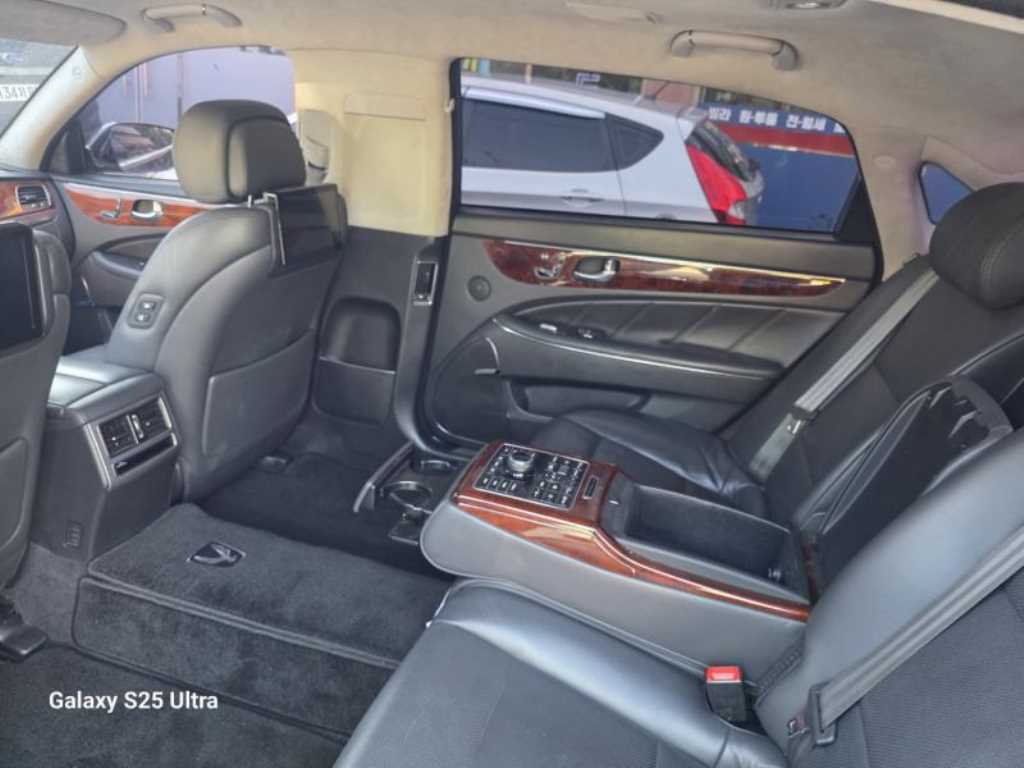 HYUNDAI Equus - Vista 7