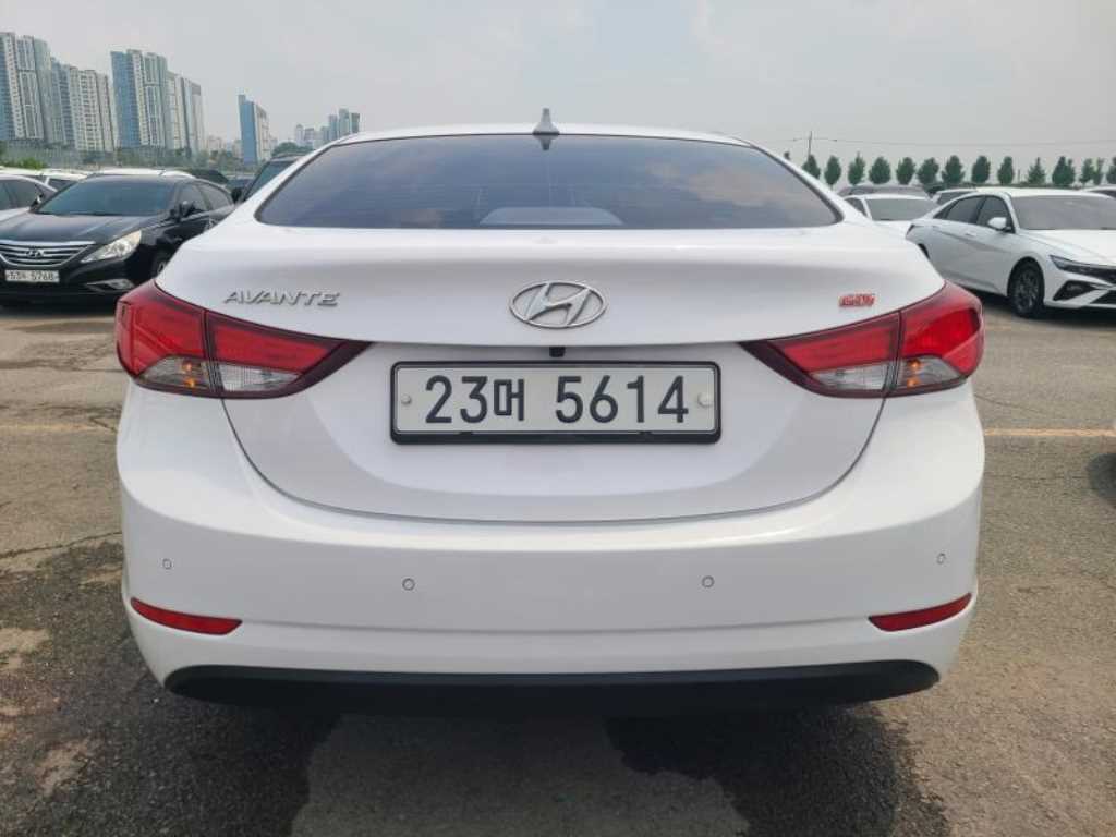 HYUNDAI Avante - Vista 8