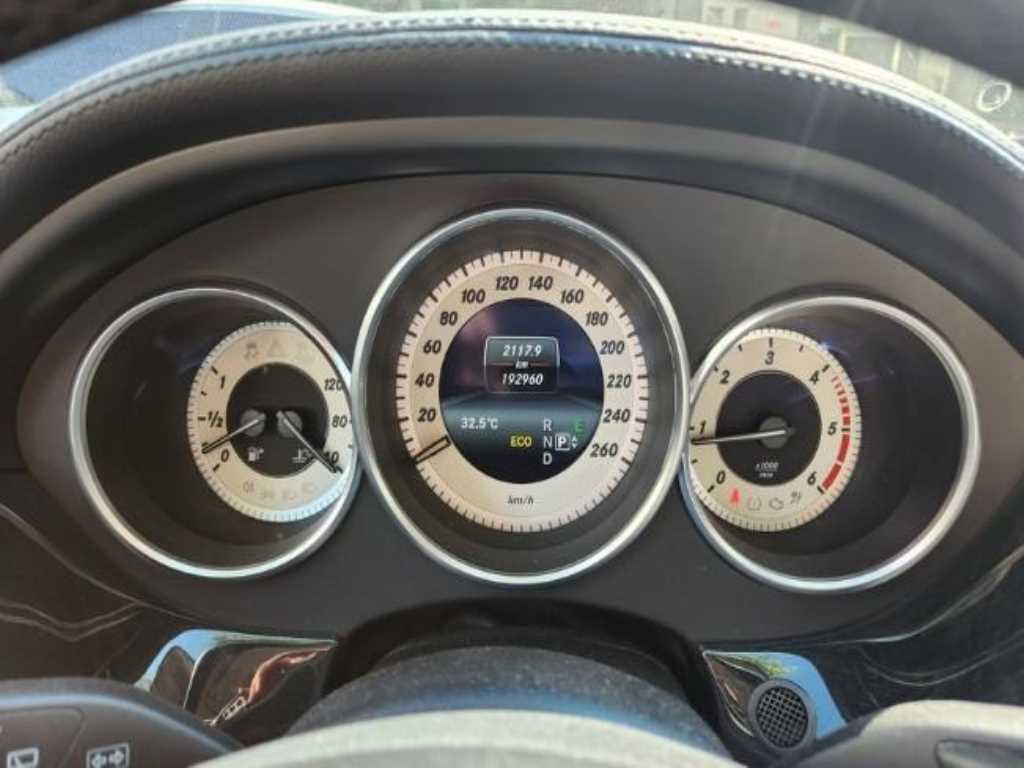 Mercedes Benz CLS Class - Vista 6