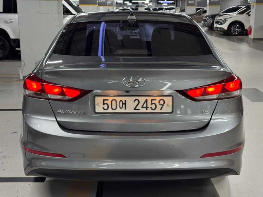 HYUNDAI Avante - Vista 6