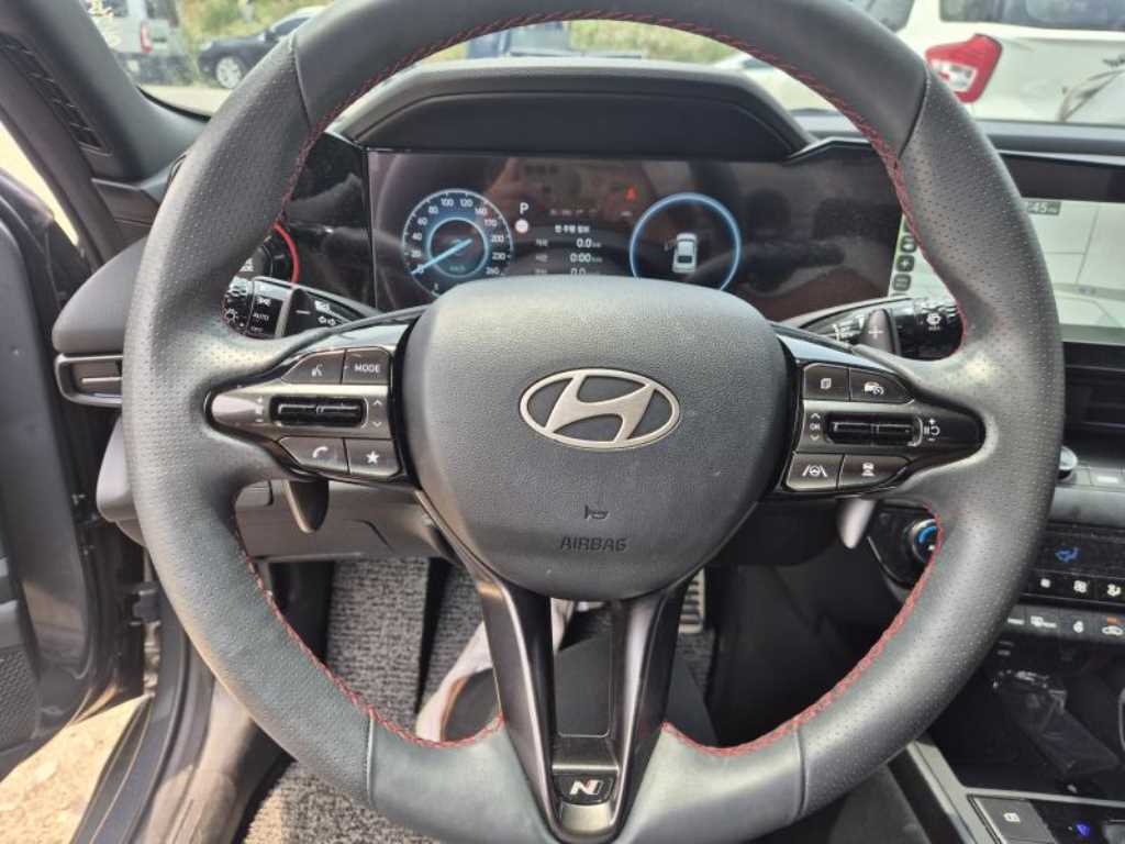 HYUNDAI Avante - Vista 9