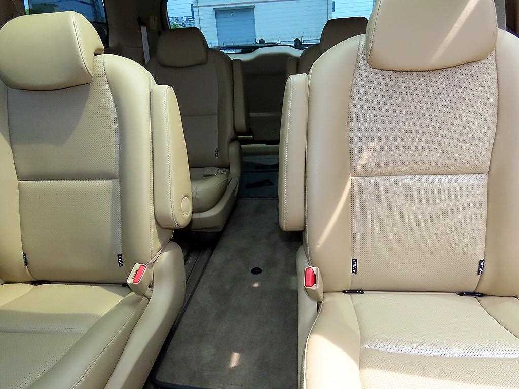 KIA Carnival - Vista 9