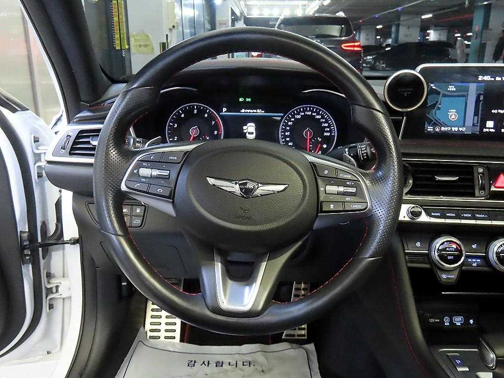 Genesis G70 - Vista 10