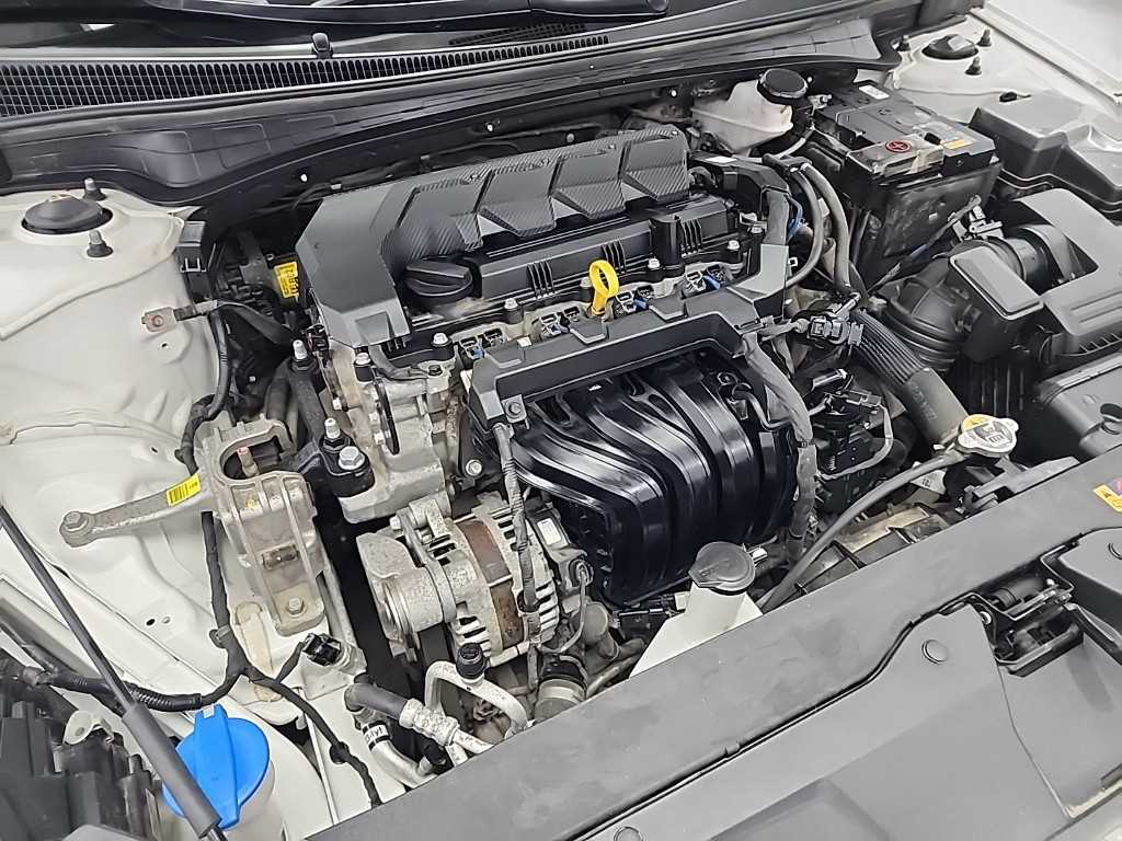 HYUNDAI Avante - Vista 7