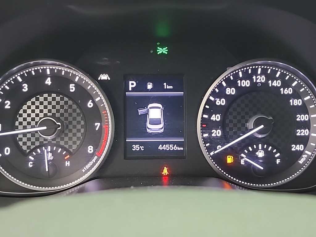 HYUNDAI Avante - Vista 8