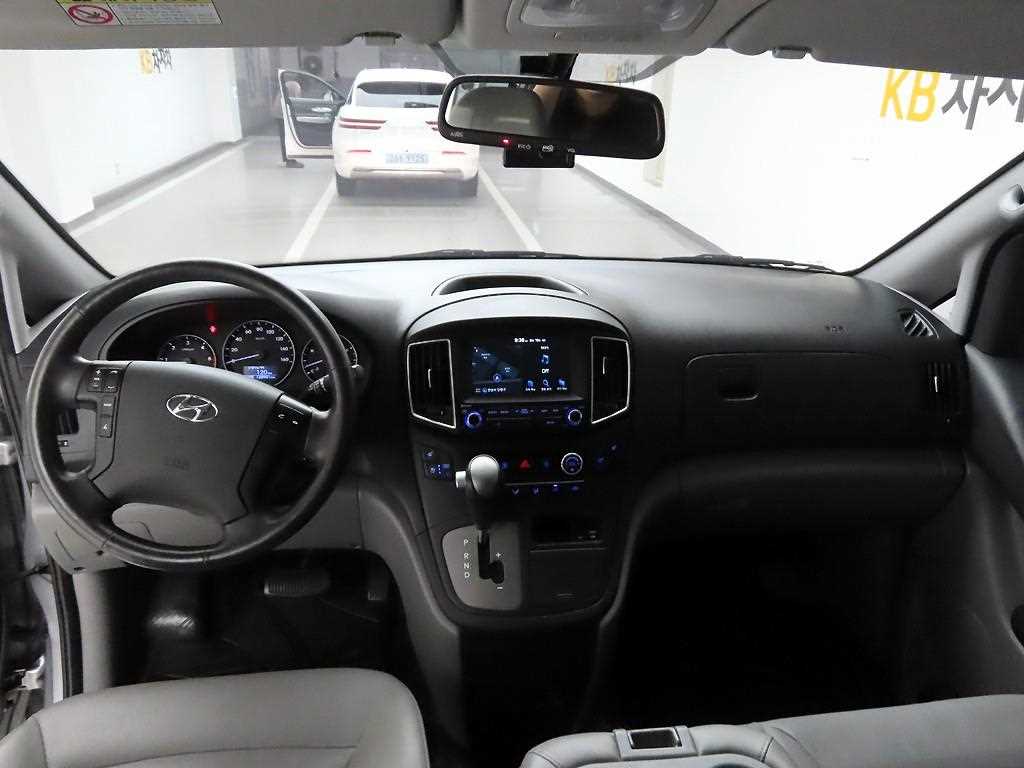 HYUNDAI Starex - Vista 9