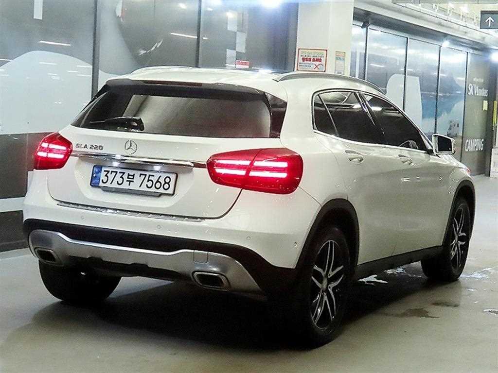 Mercedes Benz GLA Class - Vista 6
