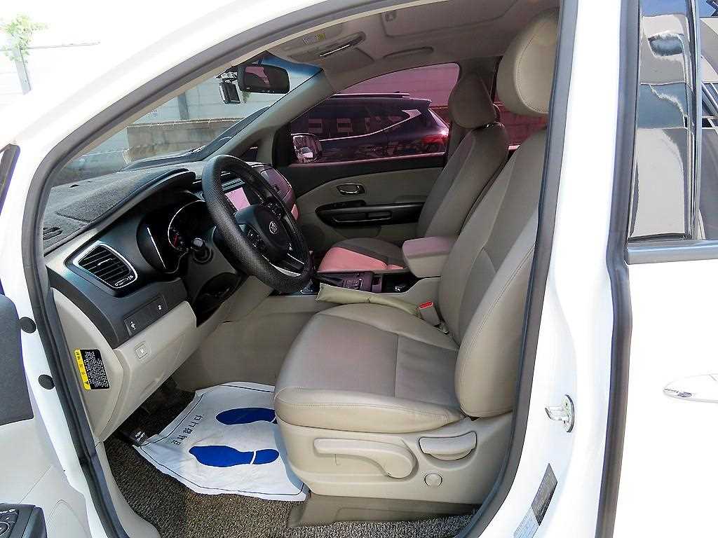 KIA Carnival - Vista 7