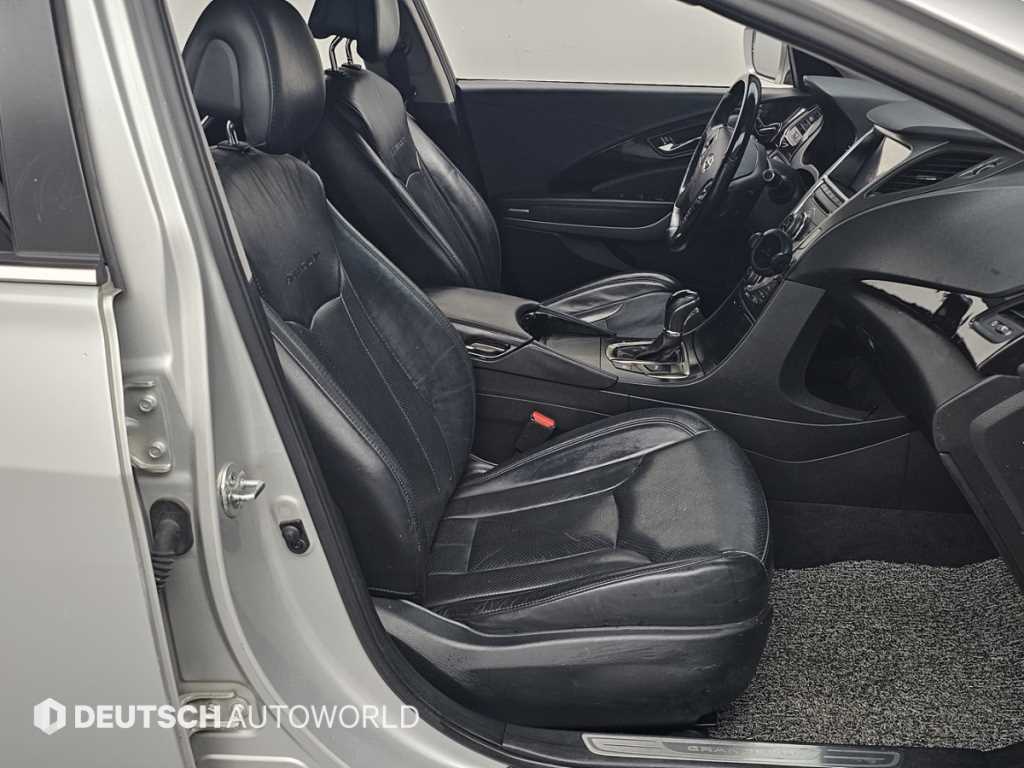 HYUNDAI Grandeur - Vista 12
