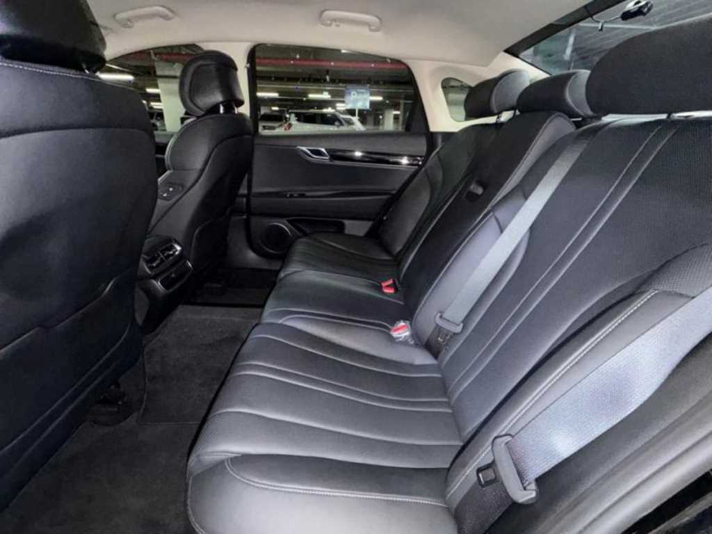 Genesis G80 - Vista 9