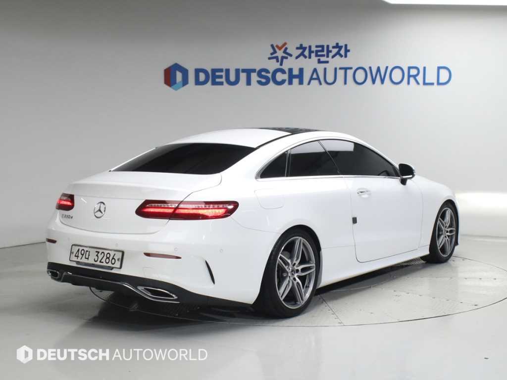 Mercedes Benz E class - Vista 3