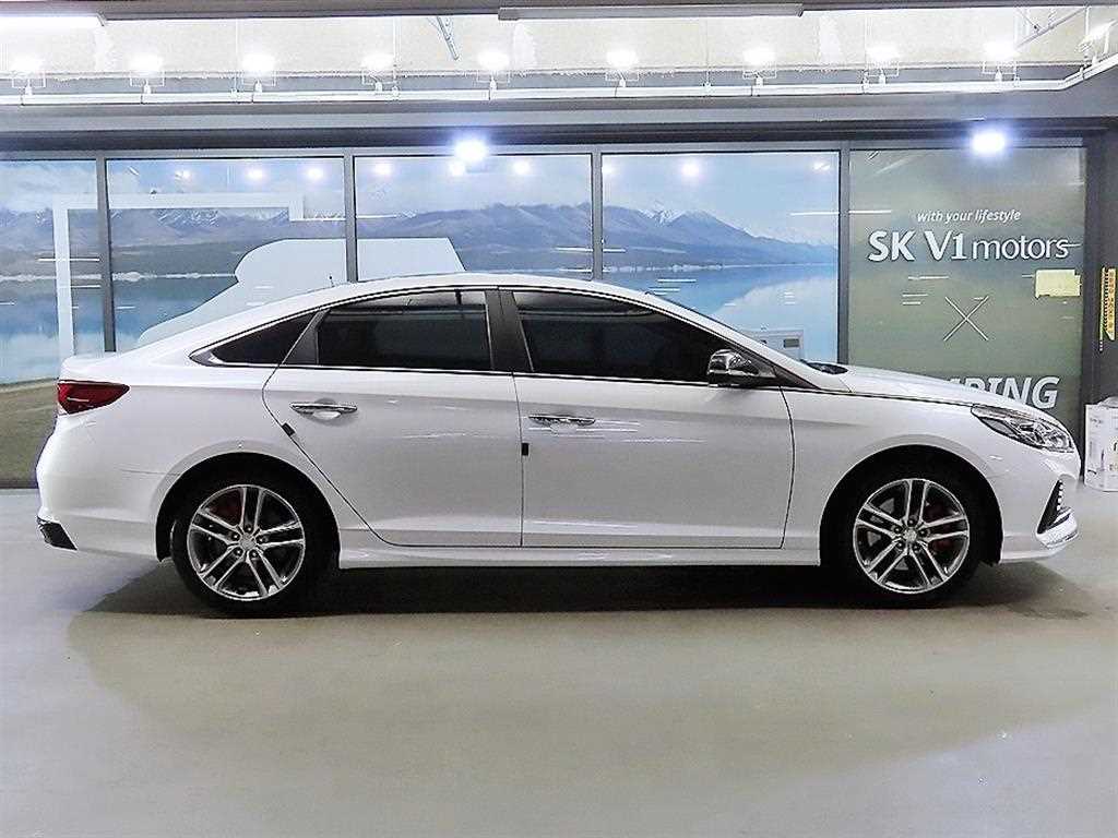 HYUNDAI Sonata - Vista 3