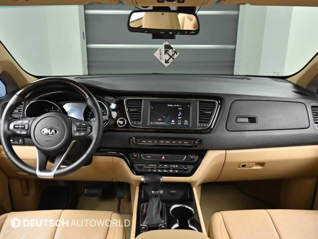 KIA Carnival - Vista 9