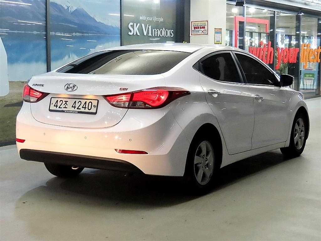 HYUNDAI Avante - Vista 6