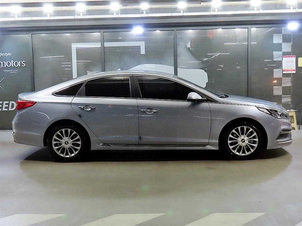 HYUNDAI Sonata - Vista 3