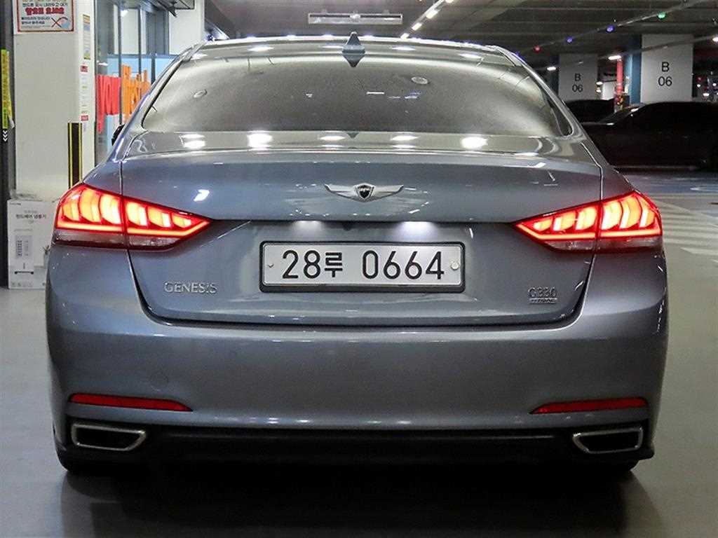 HYUNDAI Genesis - Vista 7