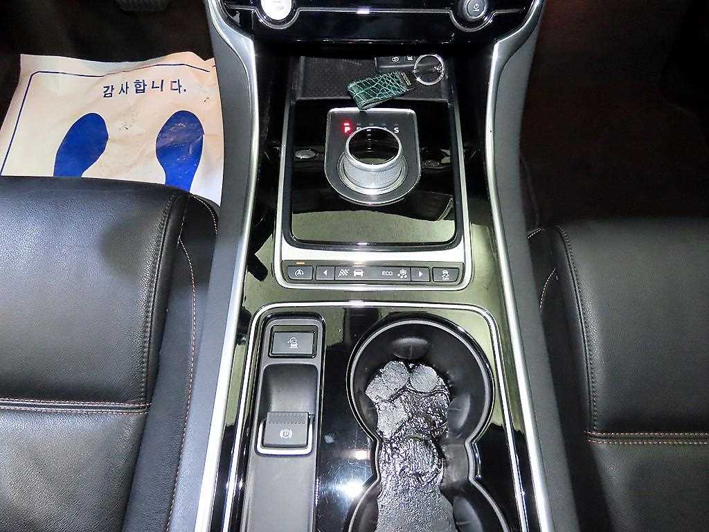 Jaguar XE 2015 Blanco - Importación desde Corea - HF Imports Iquique - Foto 14