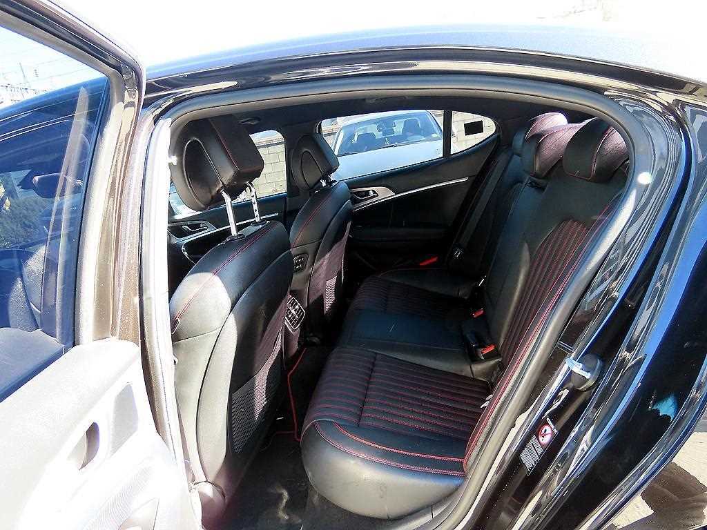 Genesis G70 - Vista 8