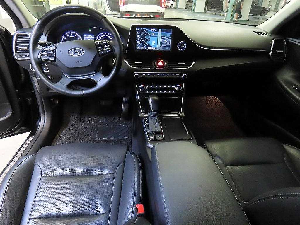 HYUNDAI Grandeur - Vista 12