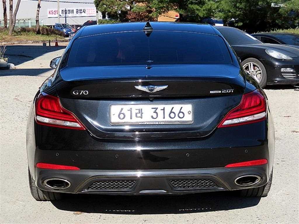 Genesis G70 - Vista 6