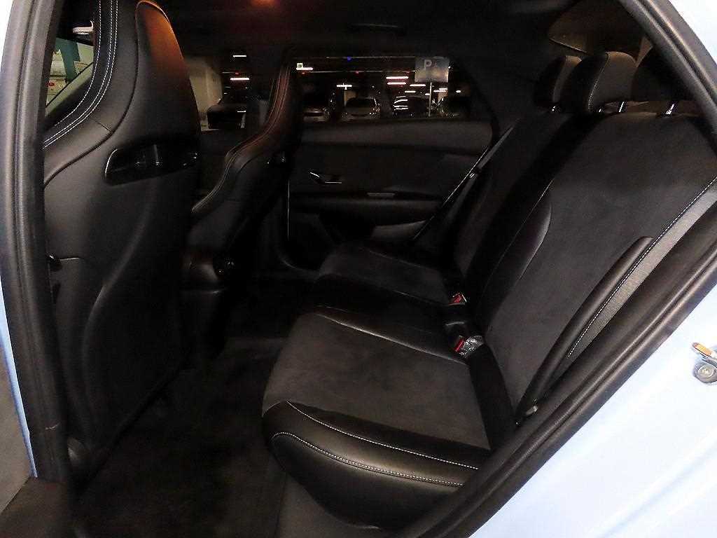 HYUNDAI Avante - Vista 9