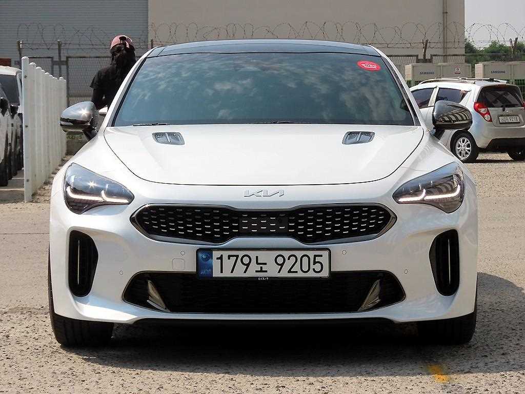 KIA Stinger 2023 Blanco - Importación desde Corea - HF Imports Iquique - Foto 1