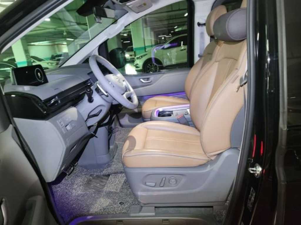 HYUNDAI Staria - Vista 10