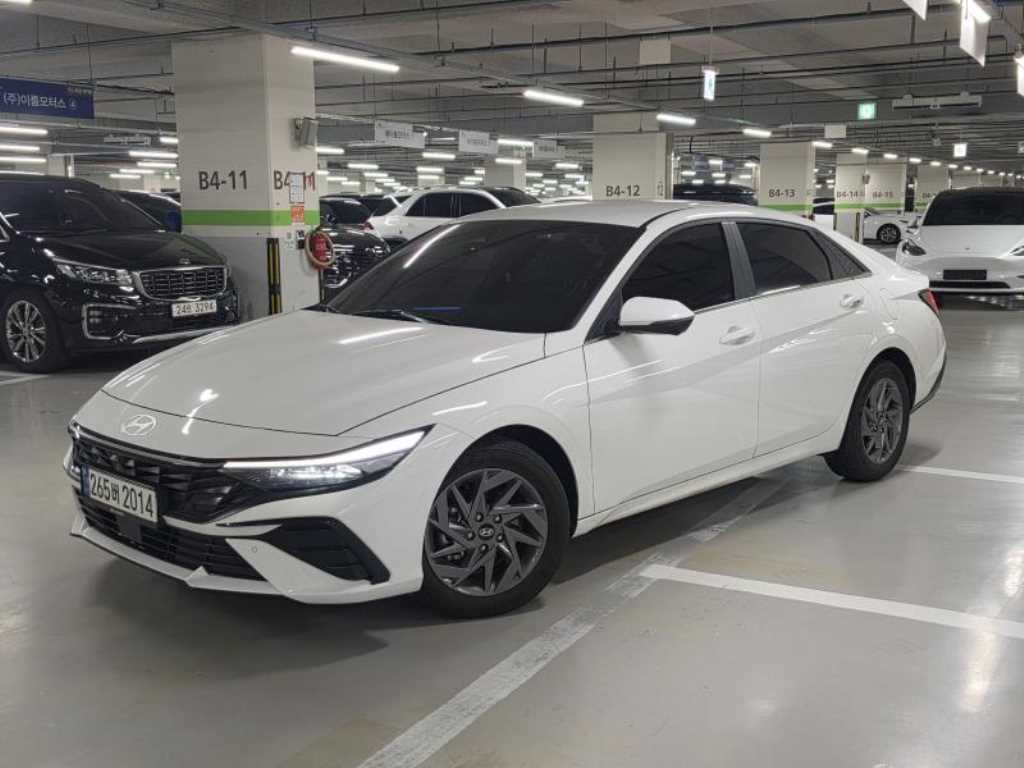 HYUNDAI Avante - Vista 2