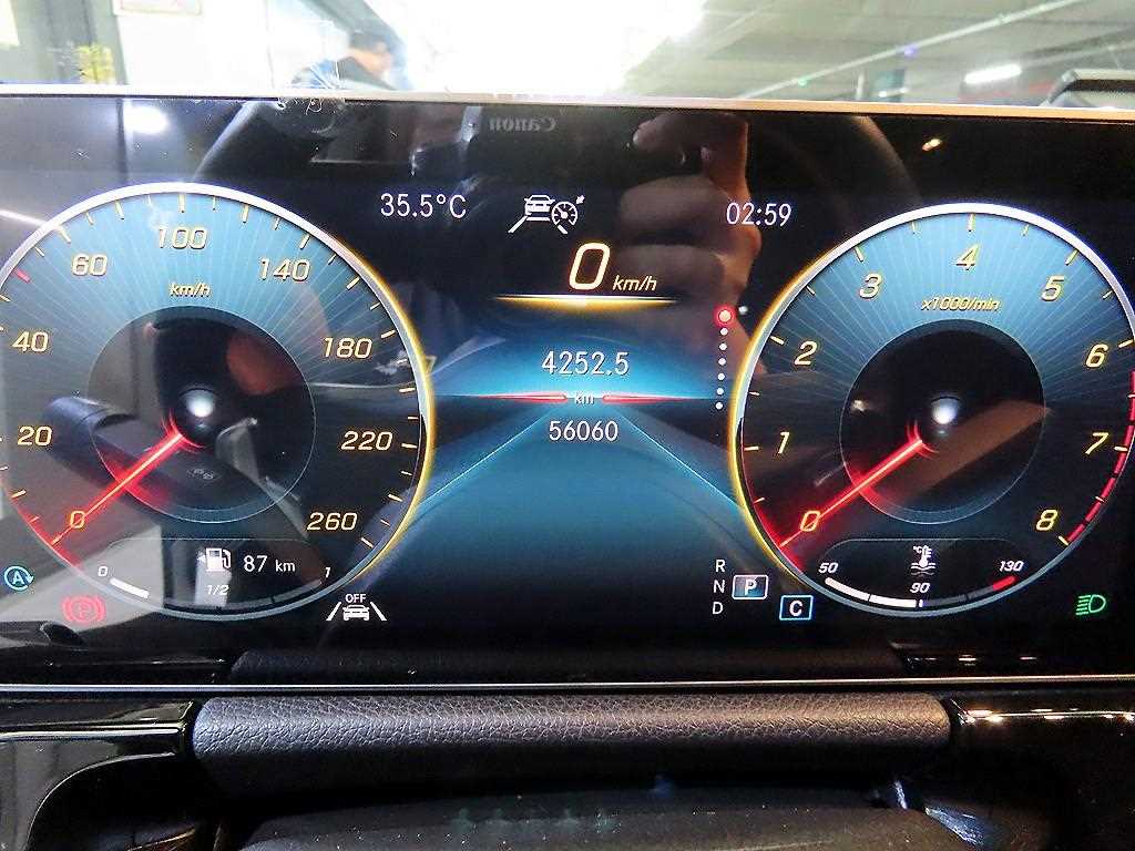 Mercedes Benz GLA Class - Vista 11