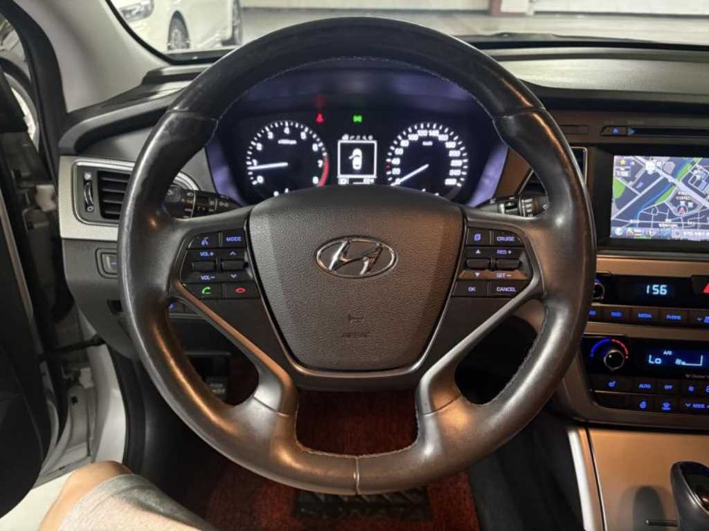 HYUNDAI Sonata - Vista 8
