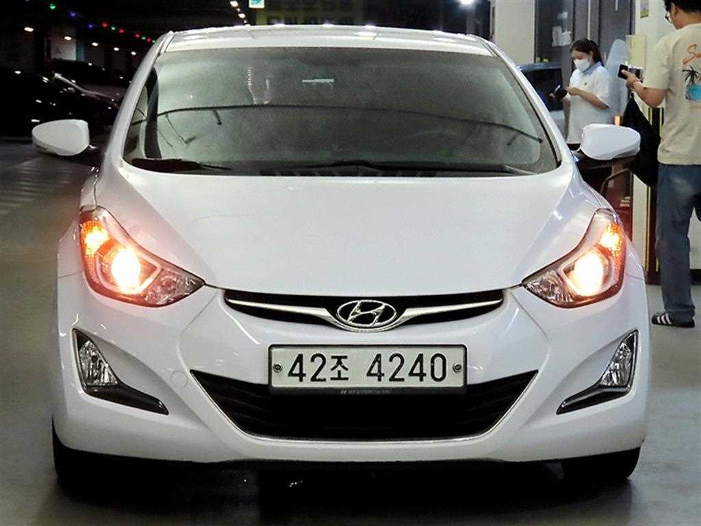 HYUNDAI Avante - Vista 2