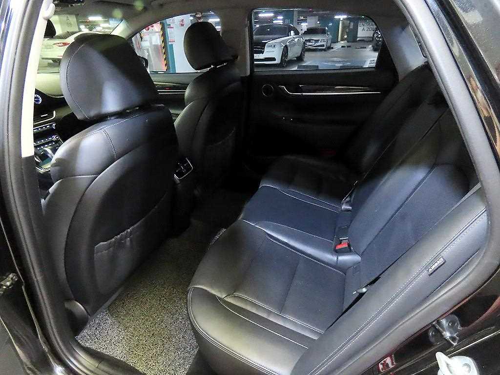 HYUNDAI Grandeur - Vista 9