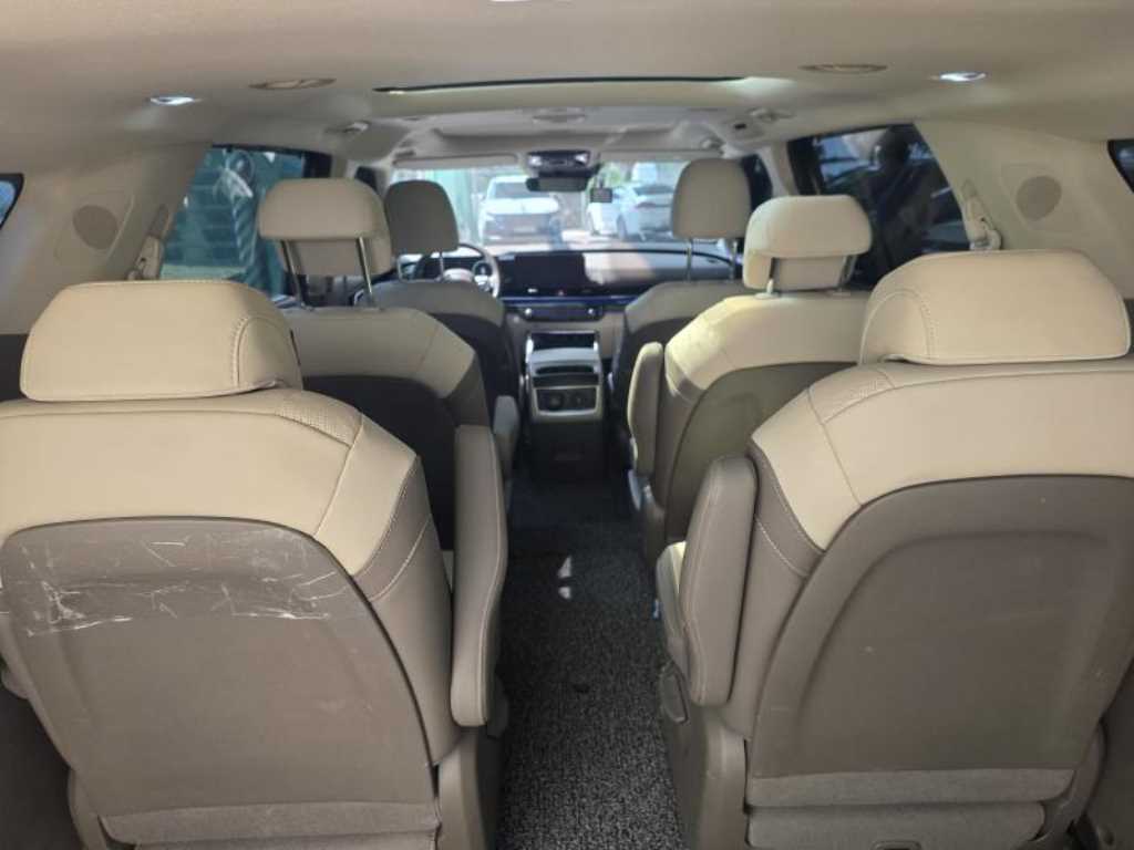 KIA Carnival - Vista 10