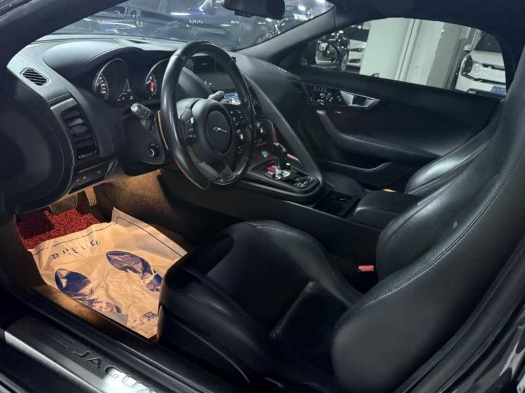 Jaguar F-TYPE - Vista 7