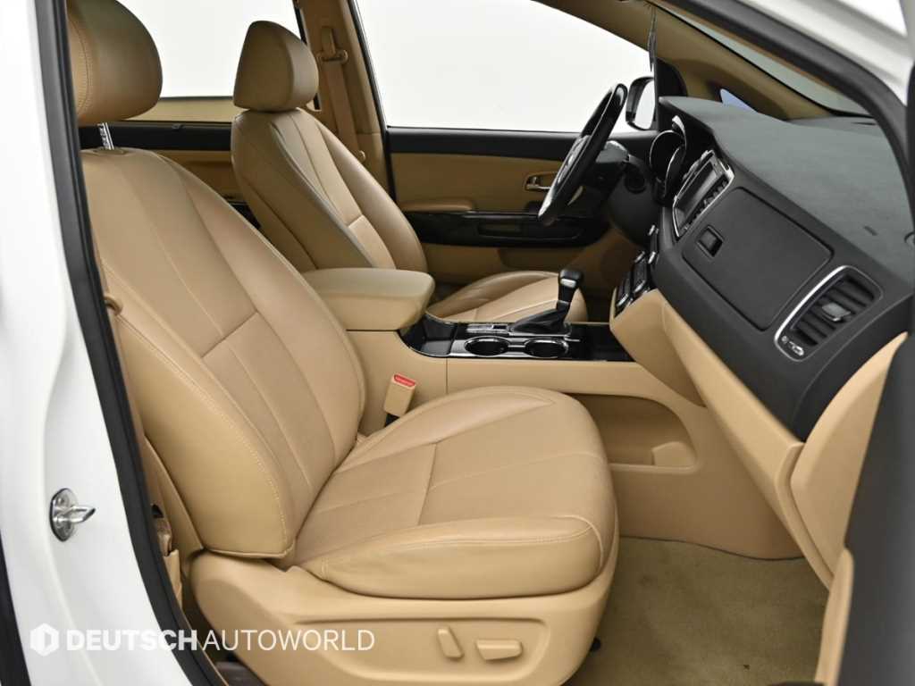 KIA Carnival - Vista 12