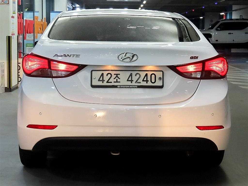 HYUNDAI Avante - Vista 7