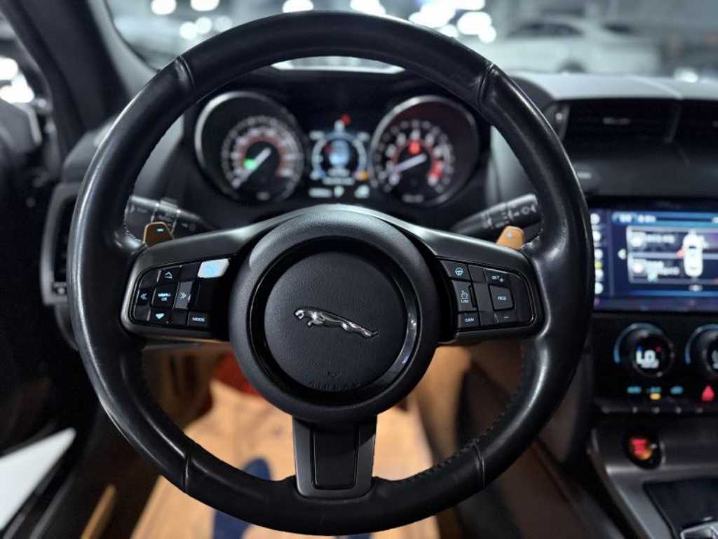 Jaguar F-TYPE - Vista 9