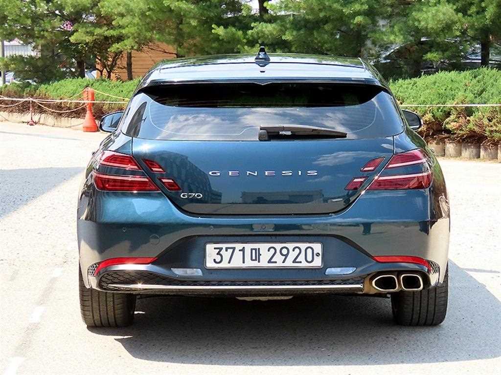 Genesis G70 - Vista 6