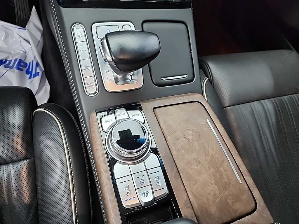 Genesis G90 - Vista 10