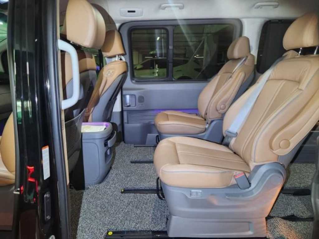 HYUNDAI Staria - Vista 11