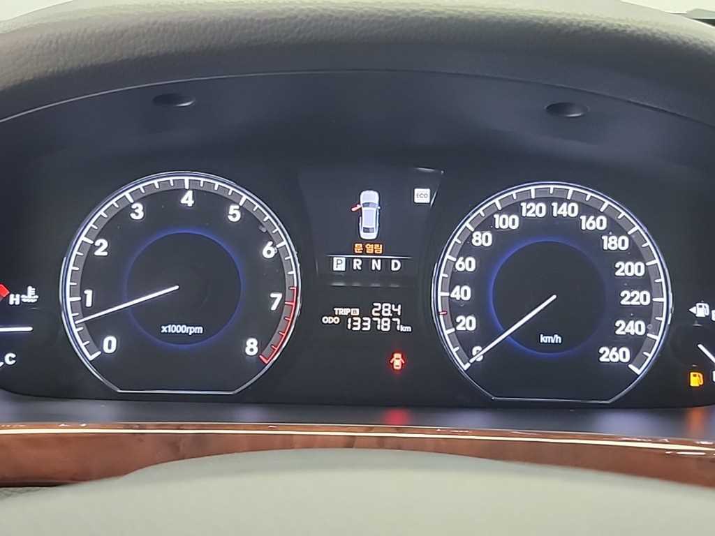 HYUNDAI Equus - Vista 8